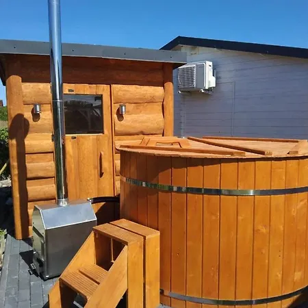 La Z Wlasnymi Ogrodkami- Balia Z Jacuzzi ,sauna ,rowery, Klimatyzacja Lodge Stolpmünde