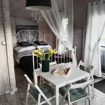 Chata La Z Wlasnymi Ogrodkami- Balia Z Jacuzzi ,sauna ,rowery, Klimatyzacja Ustka