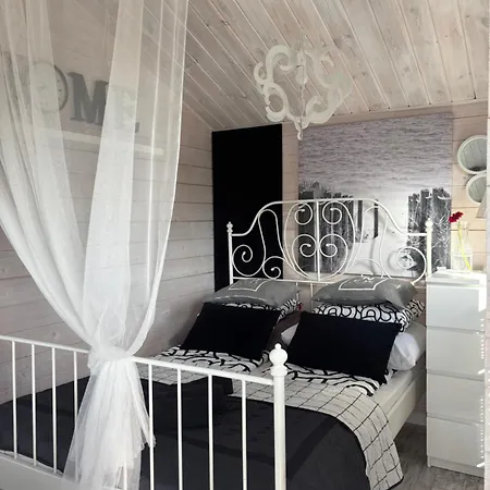 La Z Wlasnymi Ogrodkami- Balia Z Jacuzzi ,sauna ,rowery, Klimatyzacja Lodge Ustka