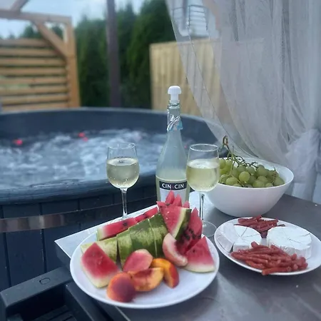 Lodge La Z Wlasnymi Ogrodkami- Balia Z Jacuzzi ,sauna ,rowery, Klimatyzacja Ustka