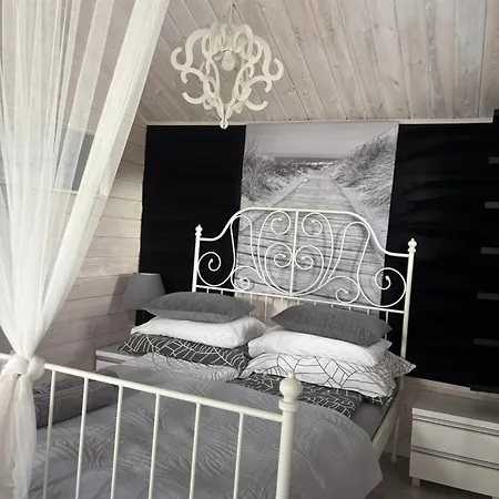 La Z Wlasnymi Ogrodkami- Balia Z Jacuzzi ,sauna ,rowery, Klimatyzacja Lodge *