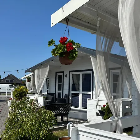 La Z Wlasnymi Ogrodkami- Balia Z Jacuzzi ,sauna ,rowery, Klimatyzacja Lodge Ustka