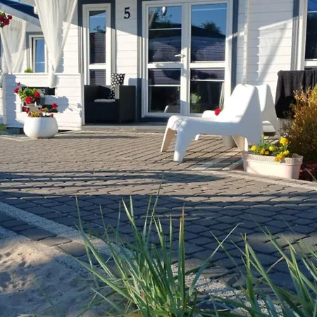 Lodge La Z Wlasnymi Ogrodkami- Balia Z Jacuzzi ,sauna ,rowery, Klimatyzacja Ustka