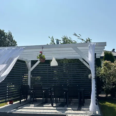 La Z Wlasnymi Ogrodkami- Balia Z Jacuzzi ,sauna ,rowery, Klimatyzacja Lodge Ustka