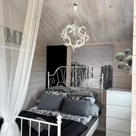 Lodge La Z Wlasnymi Ogrodkami- Balia Z Jacuzzi ,sauna ,rowery, Klimatyzacja Ustka