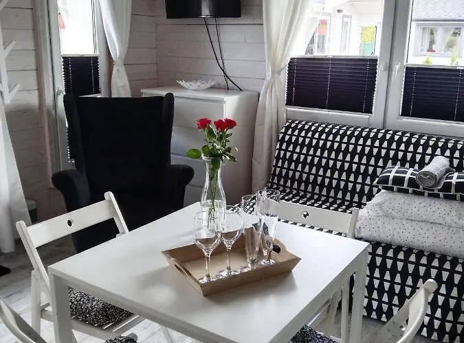 Jaktstuga La Z Wlasnymi Ogrodkami- Balia Z Jacuzzi ,sauna ,rowery, Klimatyzacja Ustka