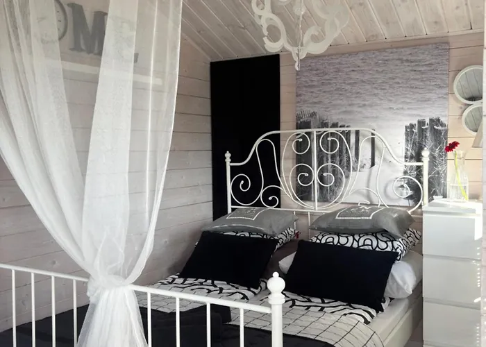 La Z Wlasnymi Ogrodkami- Balia Z Jacuzzi ,sauna ,rowery, Klimatyzacja Jaktstuga Ustka