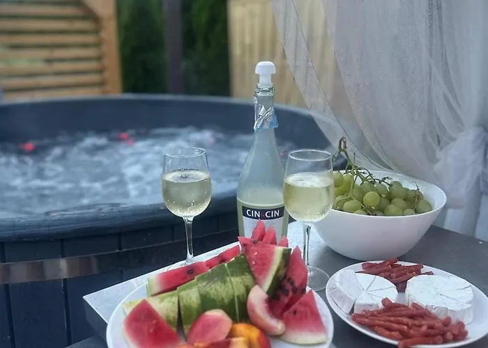 Jaktstuga La Z Wlasnymi Ogrodkami- Balia Z Jacuzzi ,sauna ,rowery, Klimatyzacja Ustka