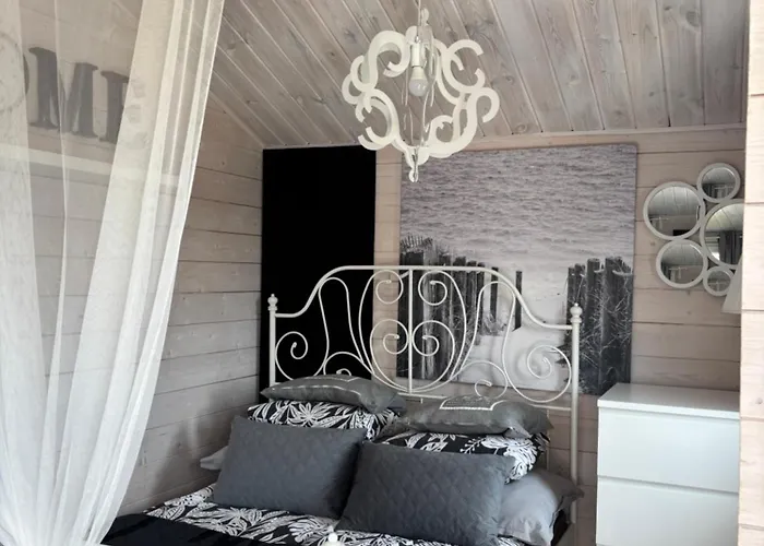 Jaktstuga La Z Wlasnymi Ogrodkami- Balia Z Jacuzzi ,sauna ,rowery, Klimatyzacja Ustka